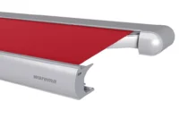 Rote Markise mit abgerundetem Kasten